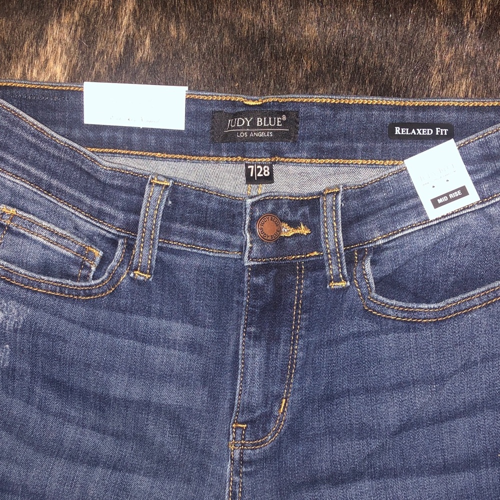 Judy Blue Mid Rise Cropped Relaxed Fit Jeans - Picture 2 of 4